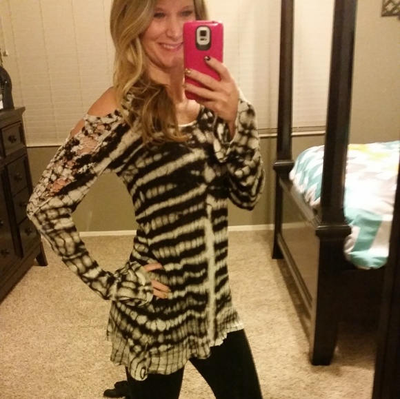 Filly Flair Tops - FINAL PRICE Tie Dye lace tunic